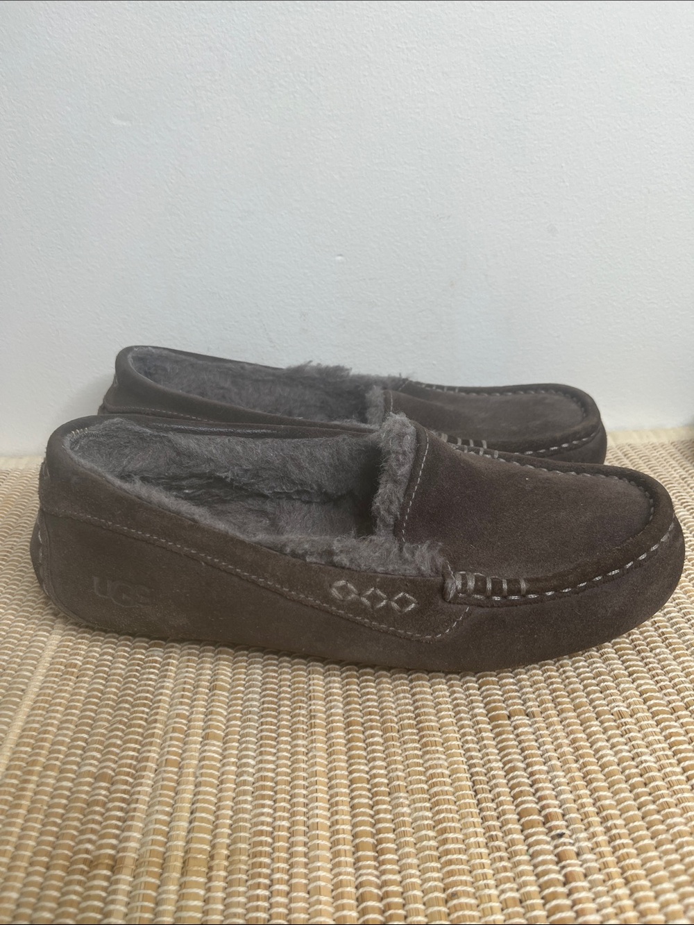 UGG Ansley Moccasins Chocolate Brown Suede Shearling Size 7.5